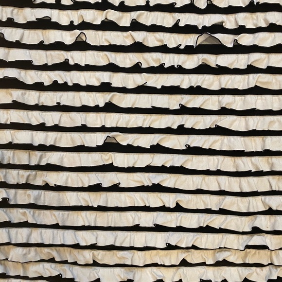 Black & White Dress - Picture 3 of 6